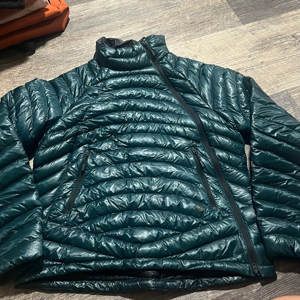 women’s medium mountain hardware zip up